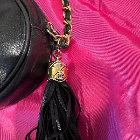 CHANEL Vintage Crossbody Lamb Leather, Tassel, Oval, Corpcore 80’s Y2K - Picture 7 of 14
